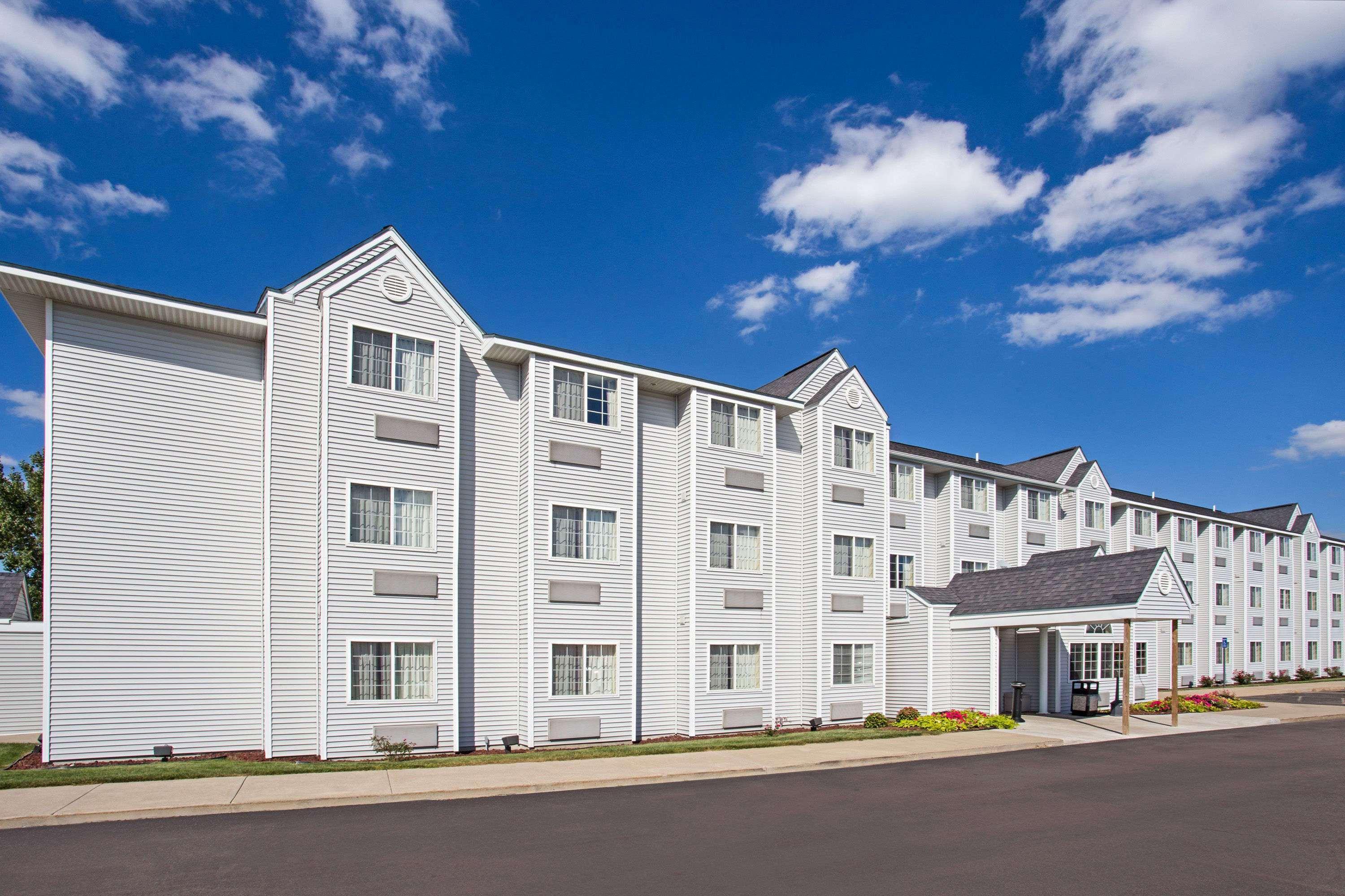 Microtel Inn & Suites By Wyndham Holland Exterior photo