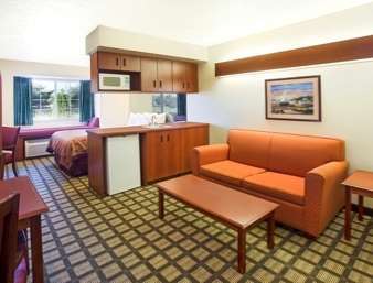 Microtel Inn & Suites By Wyndham Holland Room photo